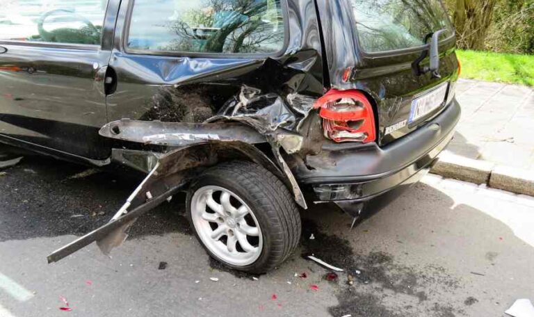 How a Car Accident Lawyer Proves Negligence in Court