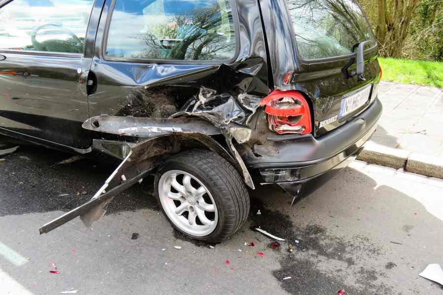 How a Car Accident Lawyer Proves Negligence in Court