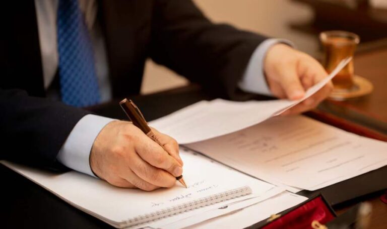 Can Paralegals Give Legal Advice