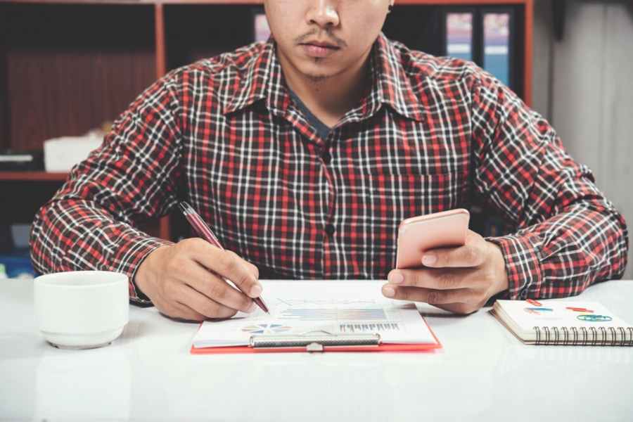 How Bill Negotiators Help Small Businesses Cut Monthly Expenses