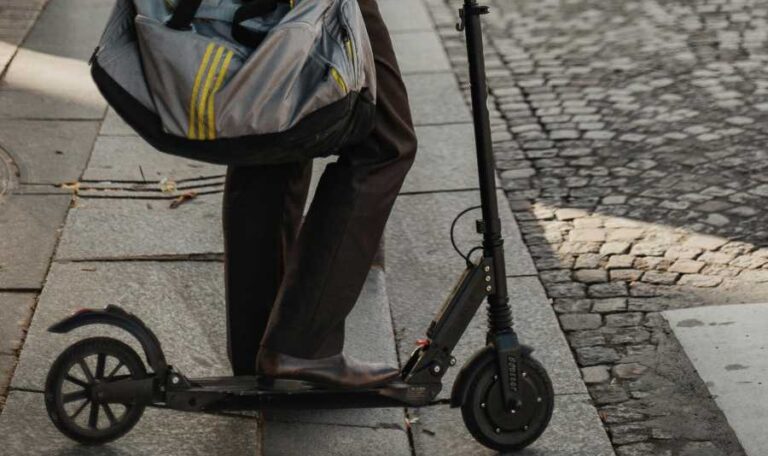 Suing for Injuries from E-Scooter Malfunctions in Urban Areas