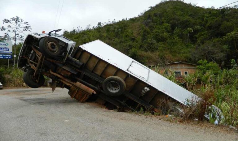 5 Key Differences Between Car and Truck Accident Lawsuits