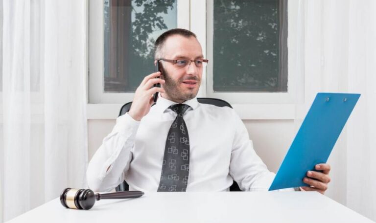 Should You Hire a Lawyer for a Workers’ Comp Claim: Here’s What You Need to Know