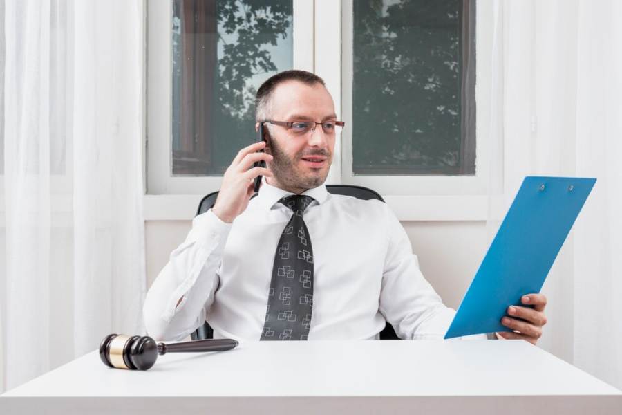 Should You Hire a Lawyer for a Workers’ Comp Claim: Here’s What You Need to Know