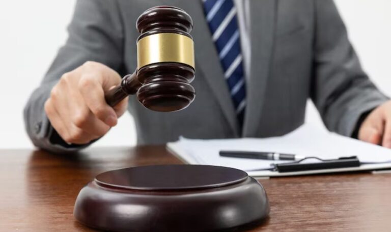 Key Factors to Consider When Choosing a Workers’ Comp Lawyer