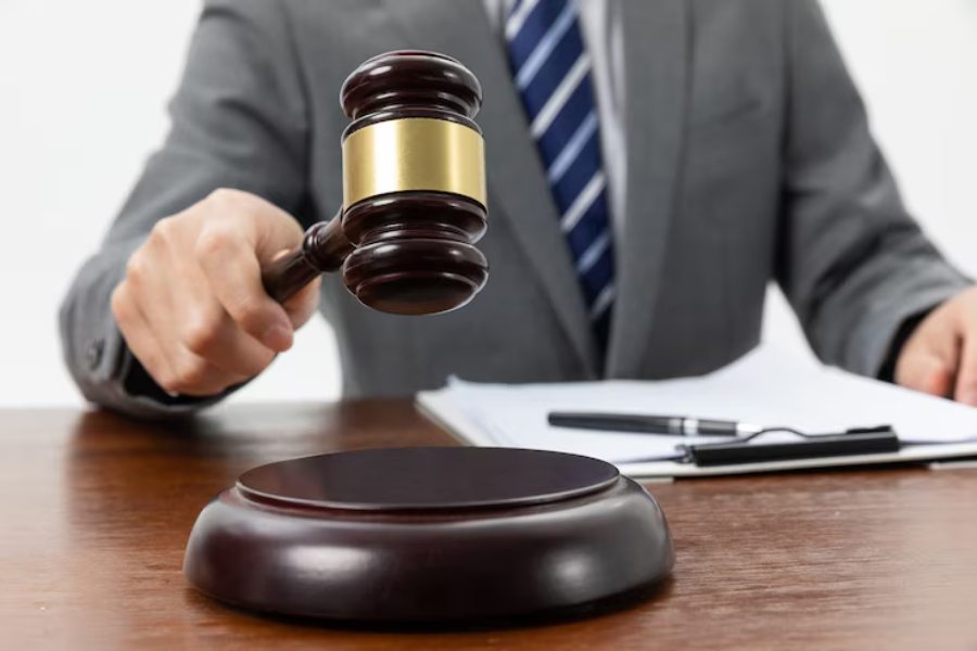 Key Factors to Consider When Choosing a Workers’ Comp Lawyer