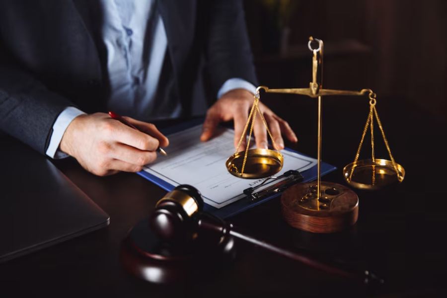 Legal expertise familiarity with insurance companies and benefits of personal injury lawyer
