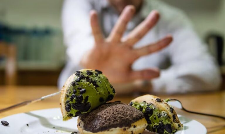 Can I Sue a Restaurant for Food Poisoning?