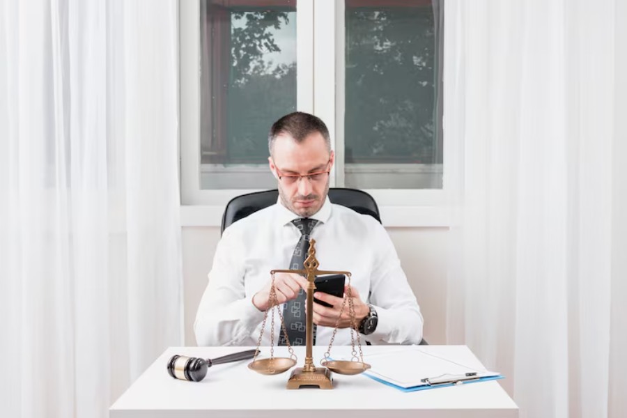 How a Solid Legal Answering Service Can Help Law Firms Grow Quicker