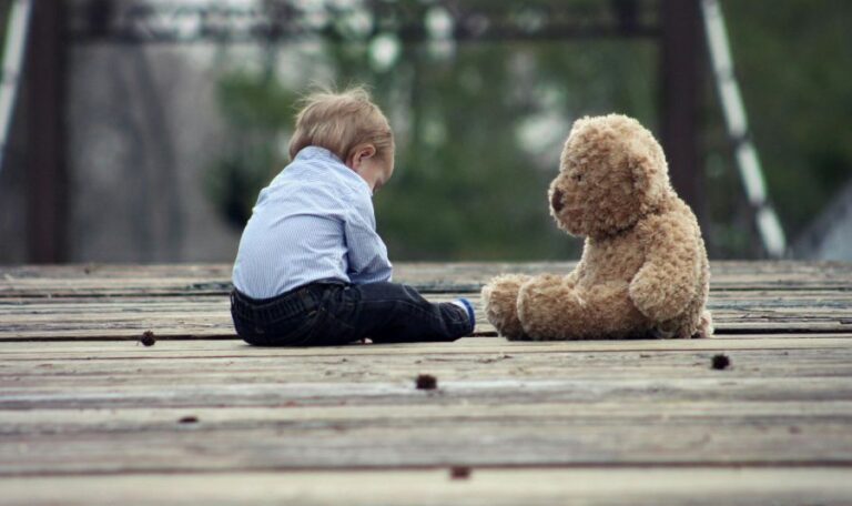 At what age can a child choose which parent to live with
