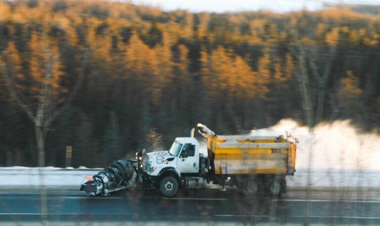 When to Hire a Truck Accident Lawyer