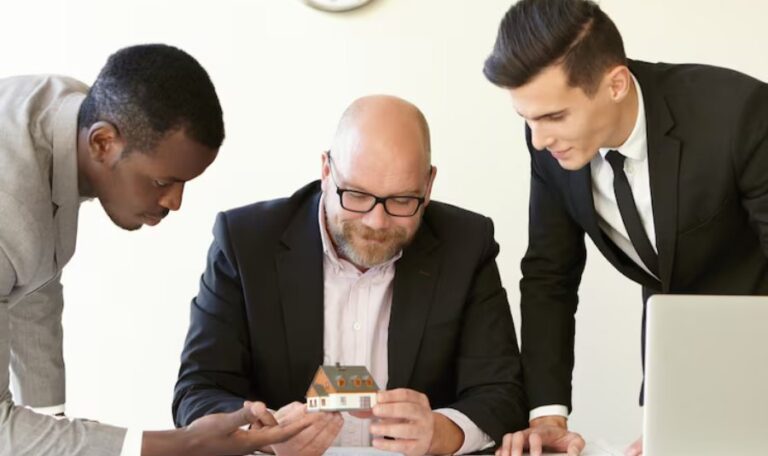 How do Estate Lawyers Help Clients Plan for Long-Term Asset Protection?